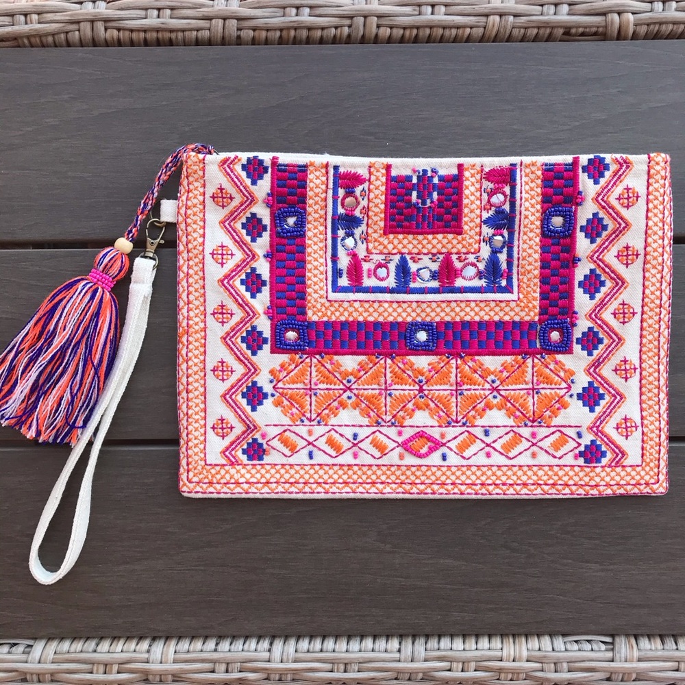 NEW‼️Street Level Embroidered Boho Wristlet Pouch